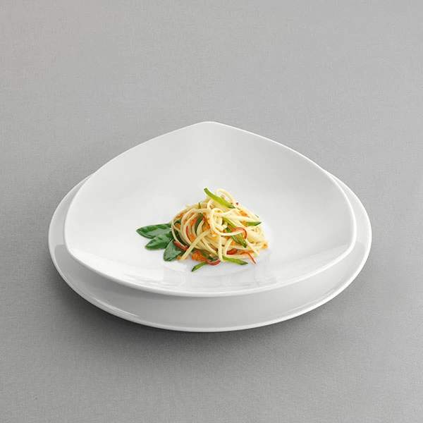 Тарелка глуб.треуг. «Опшенс»; фарфор; 700мл; H=12,L=29,B=29см; белый