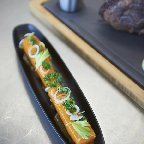 Блюдо прямоуг.; фарфор; H=2.9,L=33,B=8см; черный