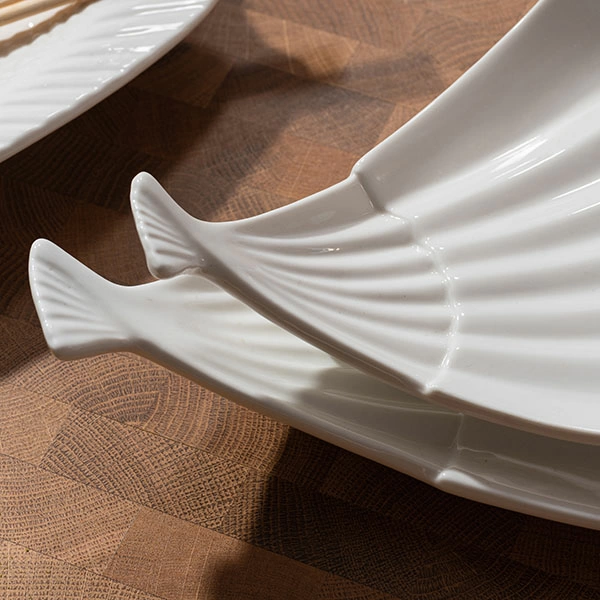 Блюдо-веер на ножках «Кунстверк»; фарфор; H=4,L=26.5,B=23см; белый