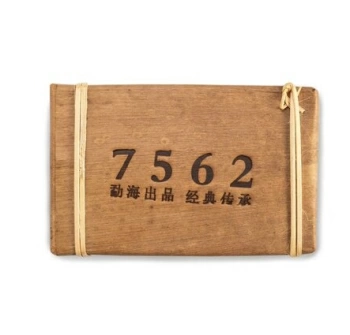 Чай Пуэр Шу 7562, плитка 230-250 г