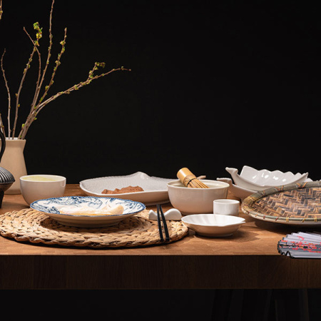 Блюдо-веер на ножках «Кунстверк»; фарфор; H=4,L=26.5,B=23см; белый