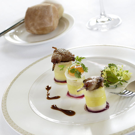 Тарелка мелкая «Антуанетт»; фарфор; D=22.5,H=2.5см; белый,олив.