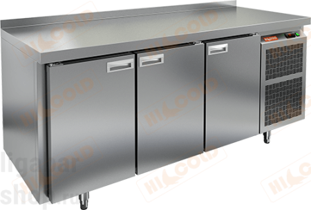 Стол холодильный Hicold GN 111/TN 3 двери