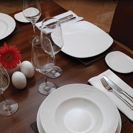 Тарелка квадратная «Спайро»; фарфор; H=1.7,L=28,B=28см; белый