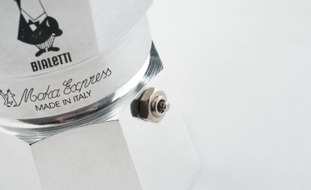 Гейзерная кофеварка Bialetti Moka Express 18 порций