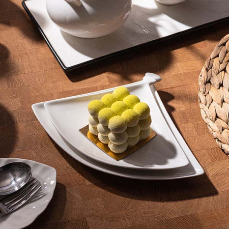 Блюдо-веер «Кунстверк»; фарфор; H=1.8,L=23,B=18см; белый