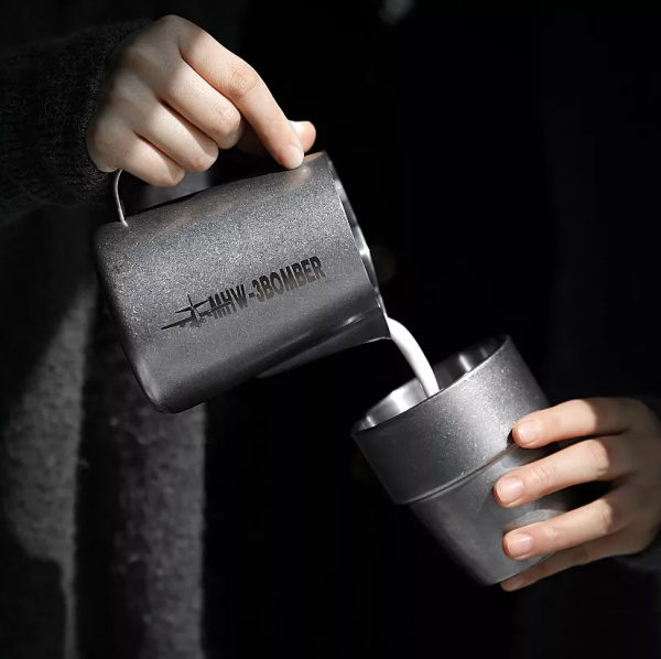 Питчер MHW-3Bomber 3.0 600 мл антрацит