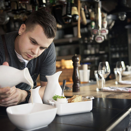 Молочник; фарфор; 125мл; H=10,L=7,B=6см; белый