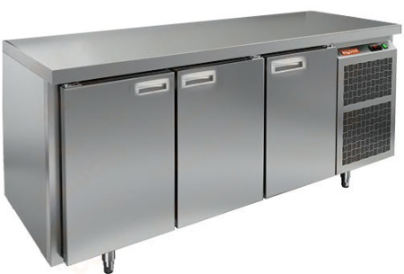 Стол холодильный Hicold GN 111/TN O 3 двери
