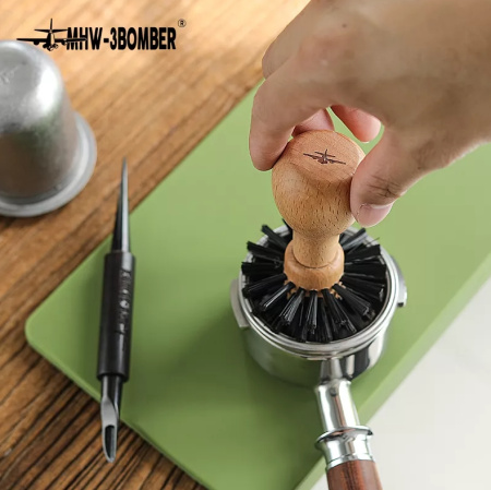 Щетка для корзины портафильтра MHW-3Bomber 58 мм бук