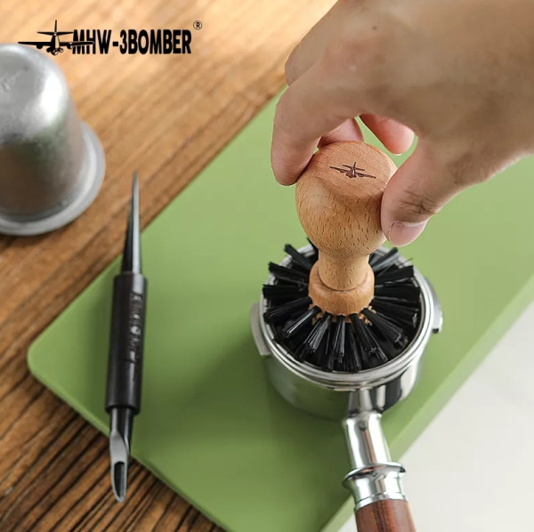 Щетка для корзины портафильтра MHW-3Bomber 58 мм бук