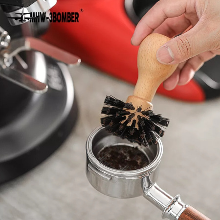 Щетка для корзины портафильтра MHW-3Bomber 58 мм бук